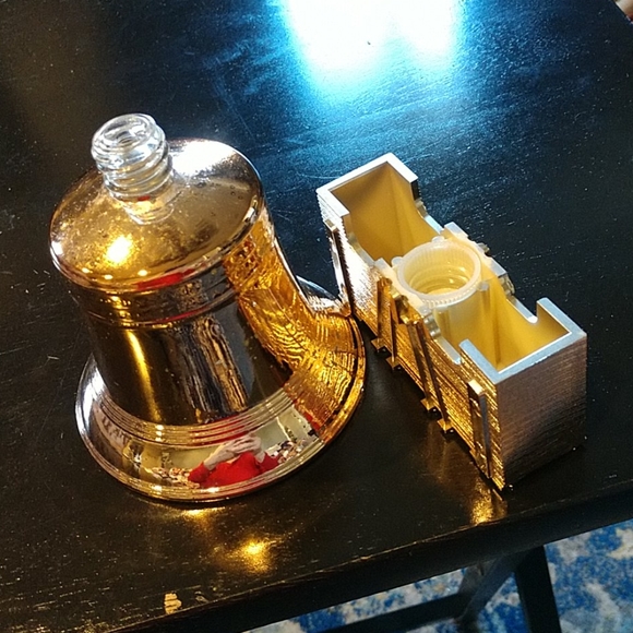 5 For 25.00/Avon Liberty Bell Plastic Decanter,Orig.box - Picture 7 of 7